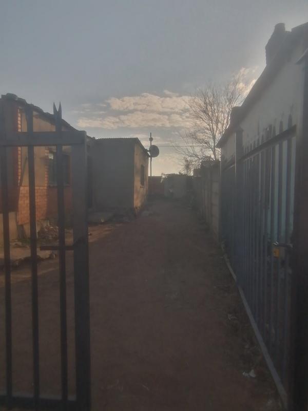 6 Bedroom Property for Sale in Bochabella Free State